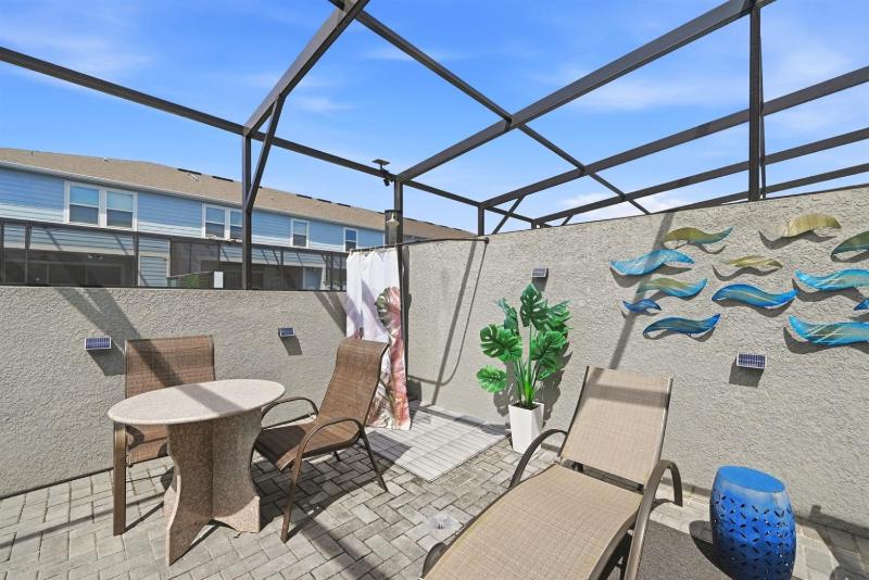 Sleek 5BR Home near Disney Pool & Park - image 15
