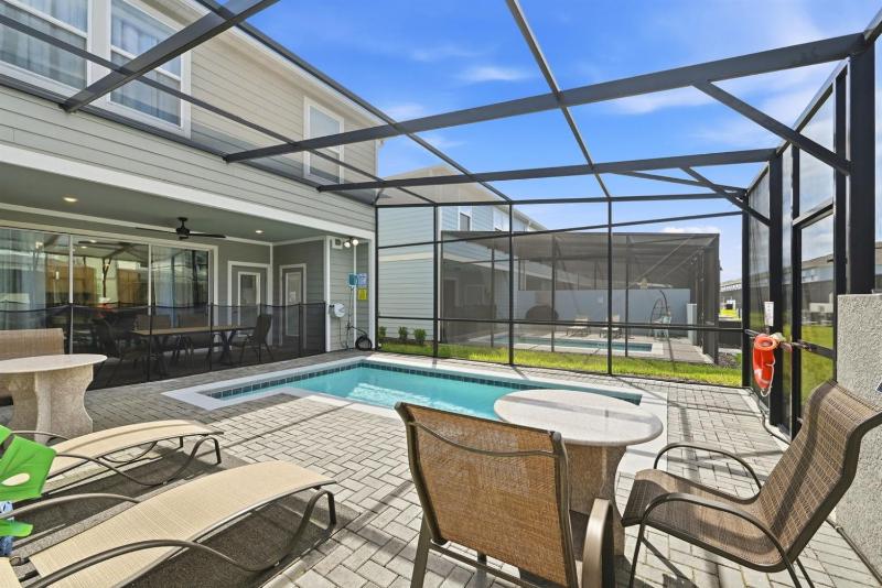Sleek 5BR Home near Disney Pool & Park - image 35