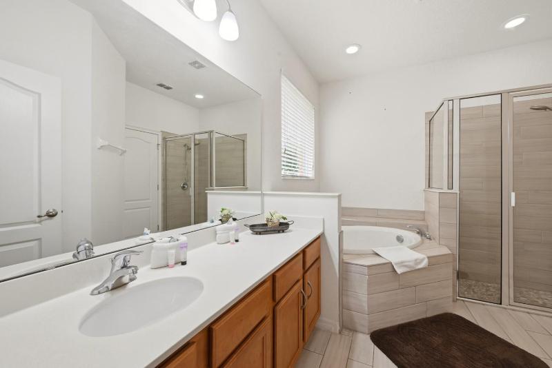 Modern 6BRPoolVilla wHotTub &GameRoom Near Disney - image 6