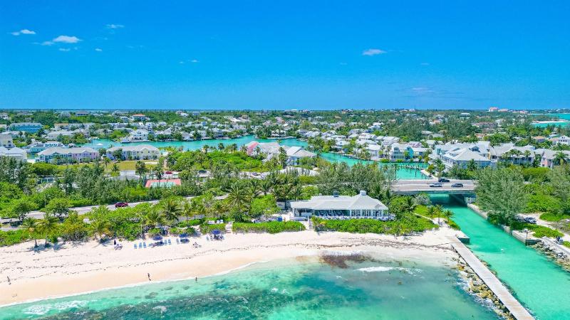 Caprice 8 - Luxury Ocean Front Villa - Pool - image 4