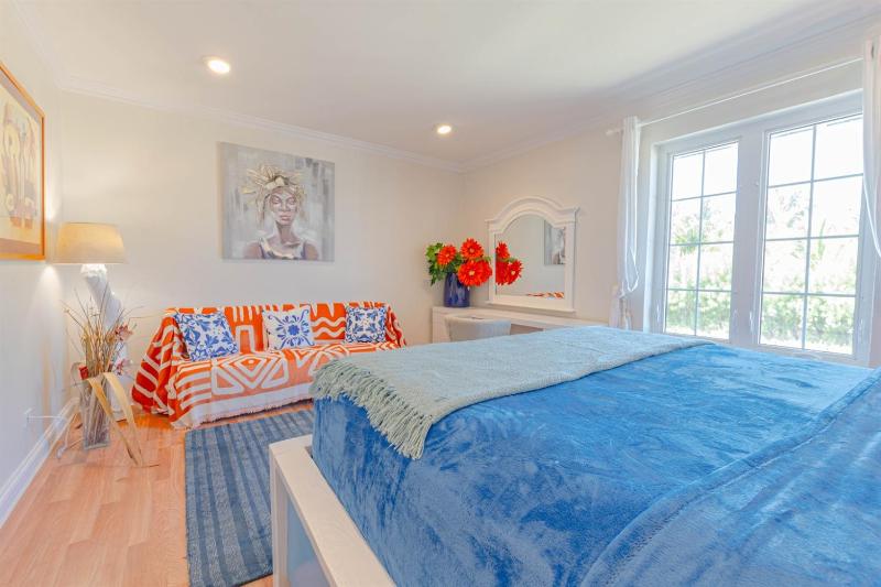 Harbor Mews - 5BR Cable Beach Home with Pool & Beach Access - image 7