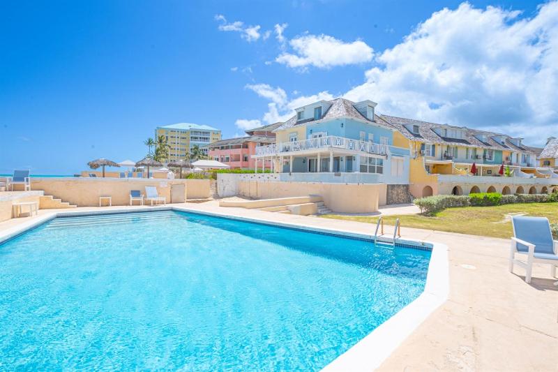 Harbor Mews - 5BR Cable Beach Home with Pool & Beach Access - image 1