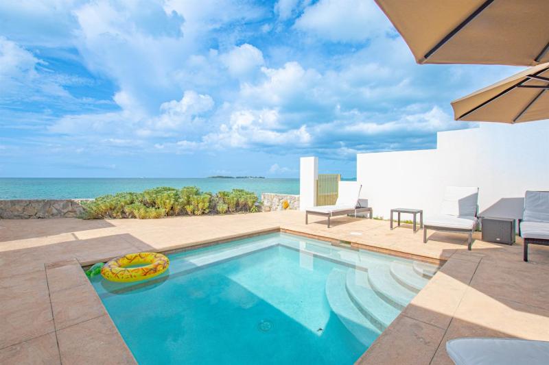 Oceanfront with Beach Access & Private Pool 3BR - image 1