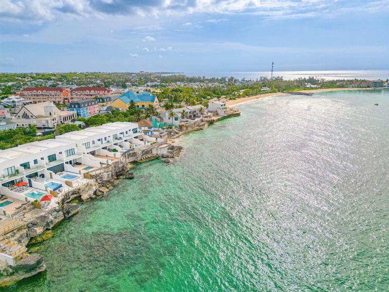 Oceanfront with Beach Access & Private Pool 3BR - image 12