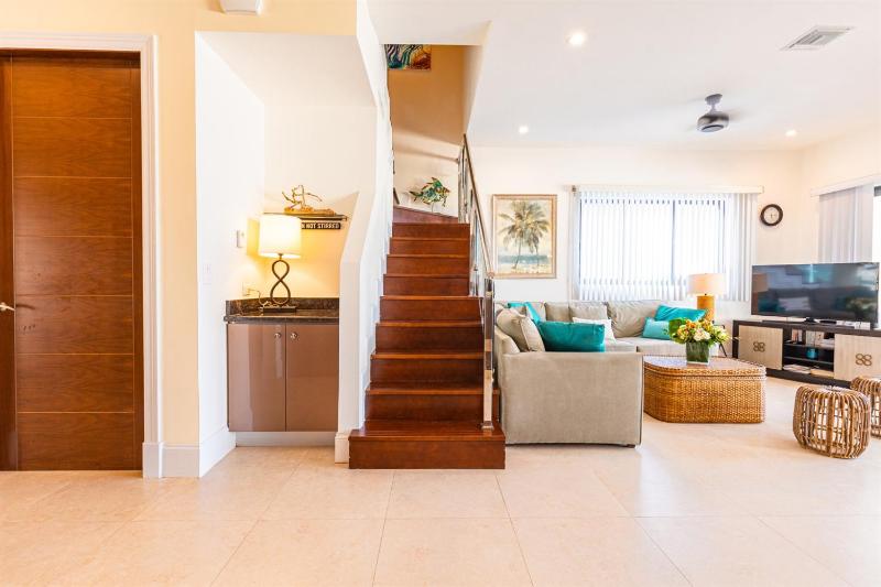 Oceanfront with Beach Access & Private Pool 3BR - image 7