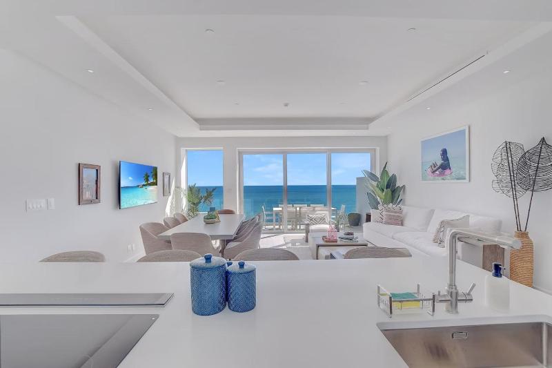 Palm Cay - 3BR Beachfront Penthouse Private Pool - image 2