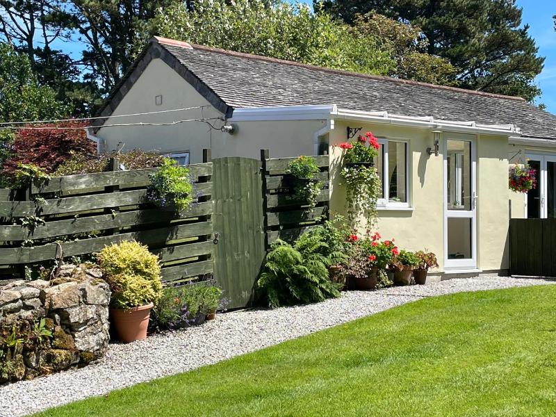 Garden Cottage - image 1
