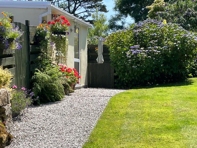 Garden Cottage - image 22