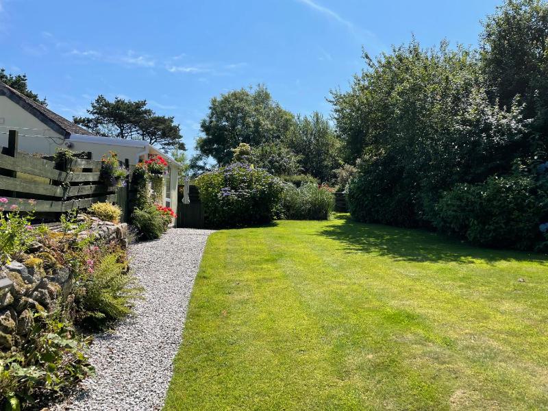 Garden Cottage - image 26