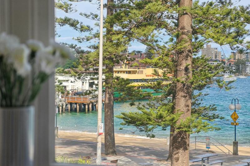 Eustace by the Sea Steps to Manly Ferry & Corso - image 15