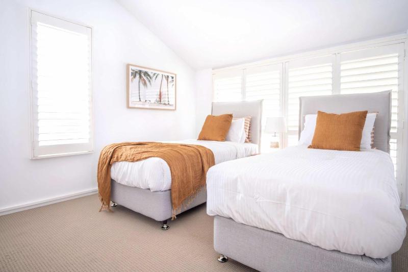 Spacious Seaside Oasis on Dicky Beach - image 43