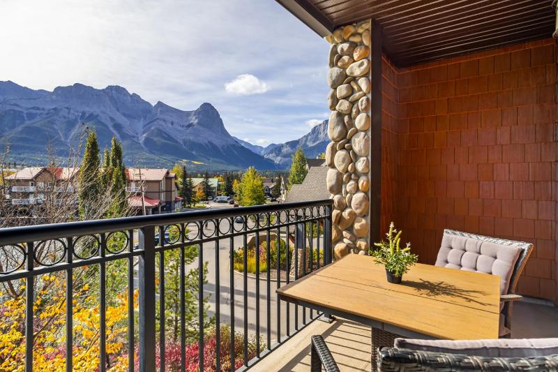 Cozy King Condo Mountain Views Resort Perk and BBQ - image 21