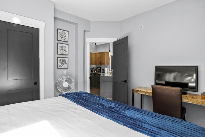 Cozy King Condo Mountain Views Resort Perk and BBQ - image 40