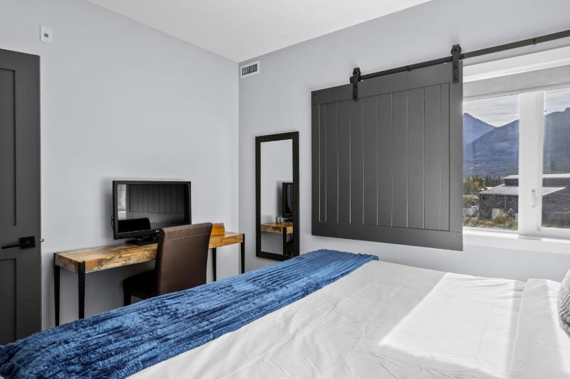 Cozy King Condo Mountain Views Resort Perk and BBQ - image 46