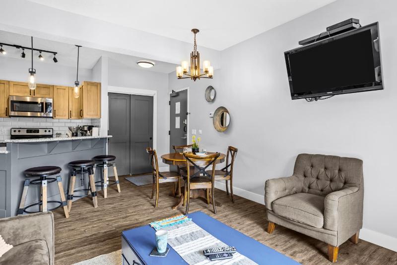 Cozy King Condo Mountain Views Resort Perk and BBQ - image 34