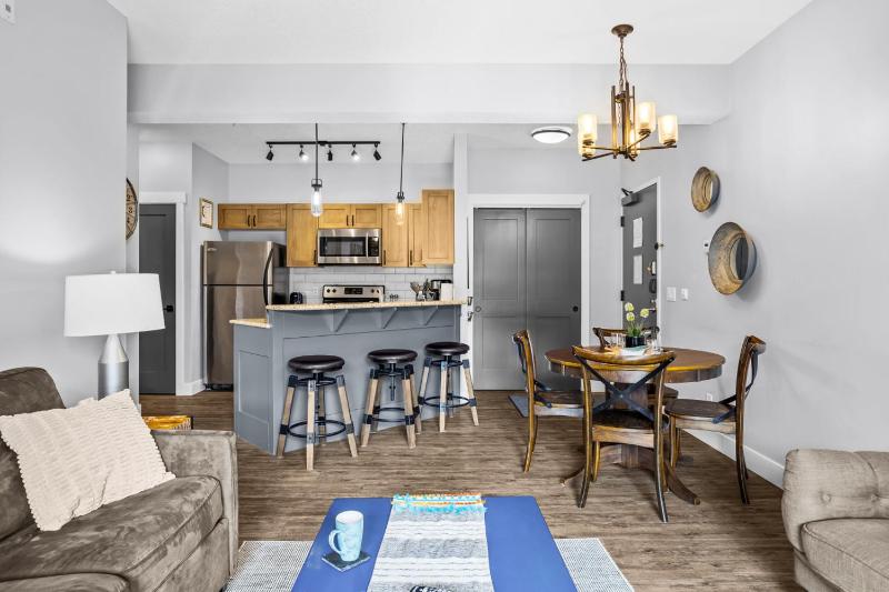 Cozy King Condo Mountain Views Resort Perk and BBQ - image 39