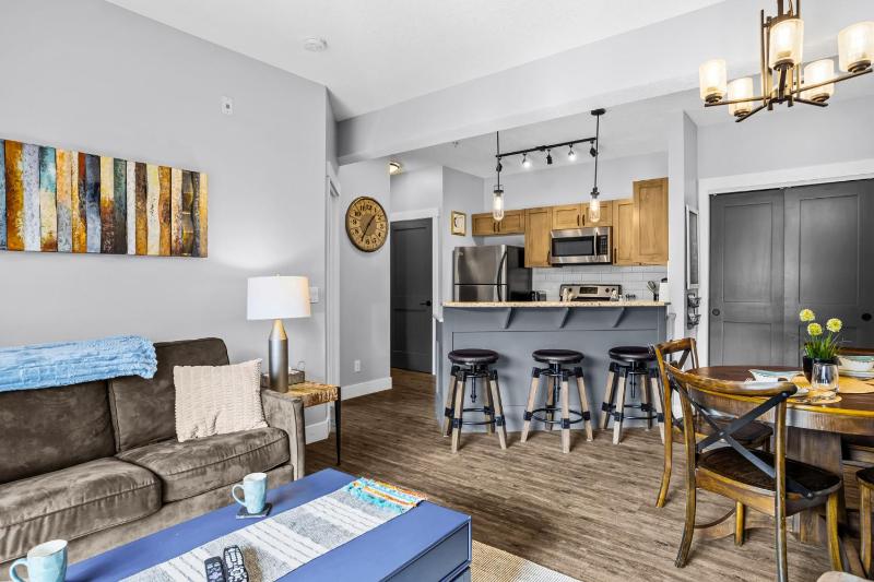 Cozy King Condo Mountain Views Resort Perk and BBQ - image 44