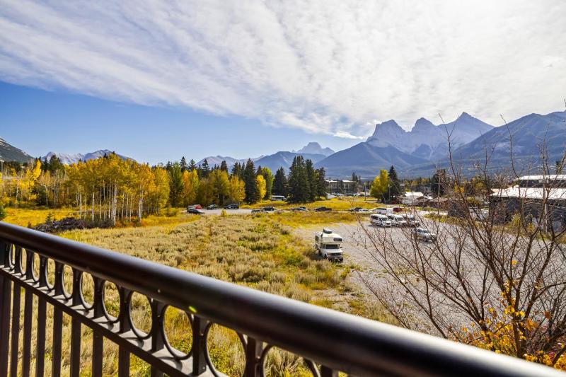 Cozy King Condo Mountain Views Resort Perk and BBQ - image 50