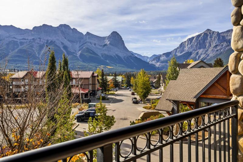 Cozy King Condo Mountain Views Resort Perk and BBQ - image 49