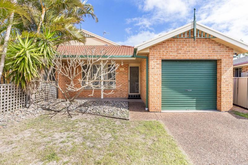 Pet friendly Driftwood Cottage 1-28 Farm Rd - W-Fi Air Con and ground floor - image 9