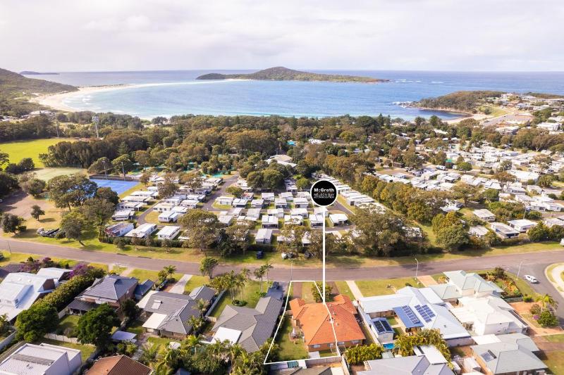Pet friendly Driftwood Cottage 1-28 Farm Rd - W-Fi Air Con and ground floor - image 29