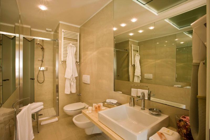 Junior Suite (2 Adults) image 2