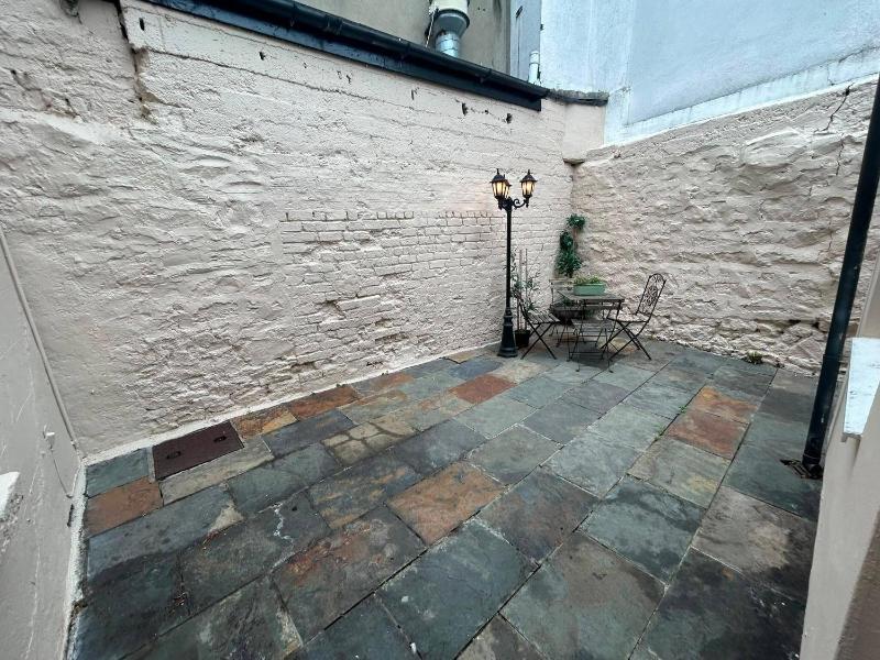 Characterful 2BDR Cottage Flat with Terrace Dublin - image 8