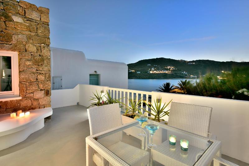 Deluxe Double Room with Sea View image 4