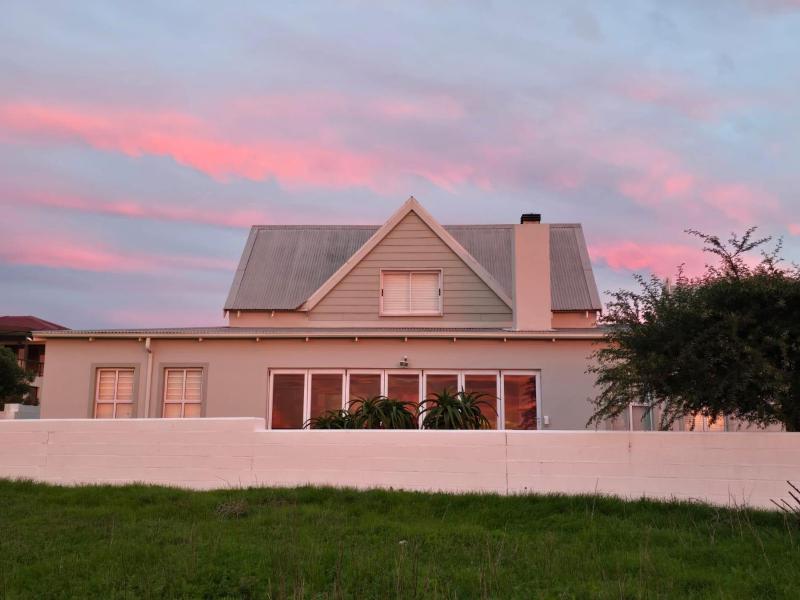 Chasmanthe's Sunset Retreat - image 1