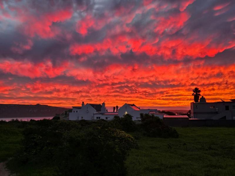 Chasmanthe's Sunset Retreat - image 5