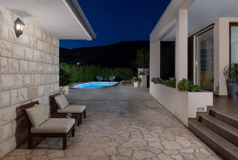 Relax Villa Tanasia with a pool near Split - image 12
