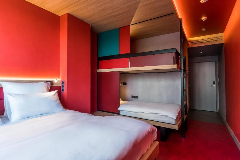 Quadruple Room with Private Bathroom image 4