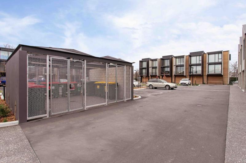 CBD Location Sunny Warm Free off Street Parking - image 47