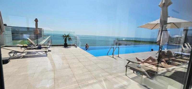 Infinity Large Family Apartment - Infinity Pool & Spa Resort Parking - image 28