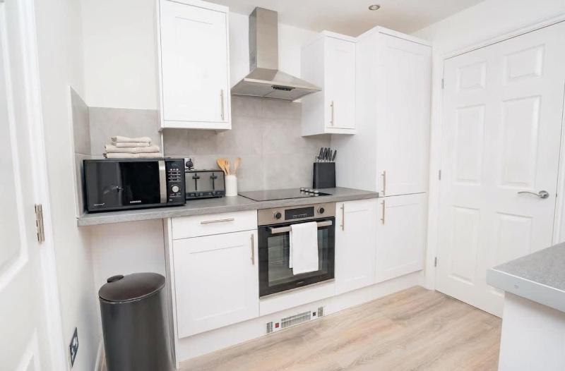 Stunning 1BR Cheltenham Suite Near Town Centre - image 16