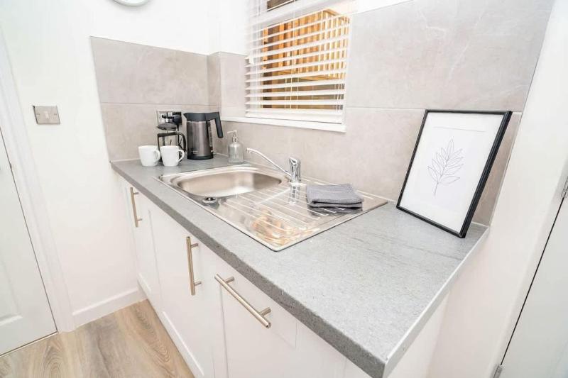 Stunning 1BR Cheltenham Suite Near Town Centre - image 13