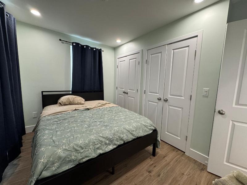 NEW House Cozy 2BR with Parking - image 7