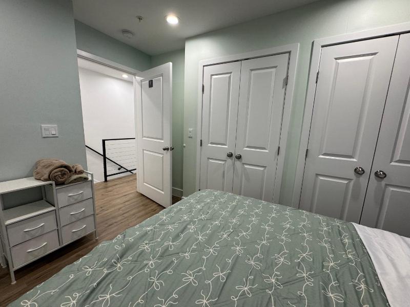 NEW House Cozy 2BR with Parking - image 13
