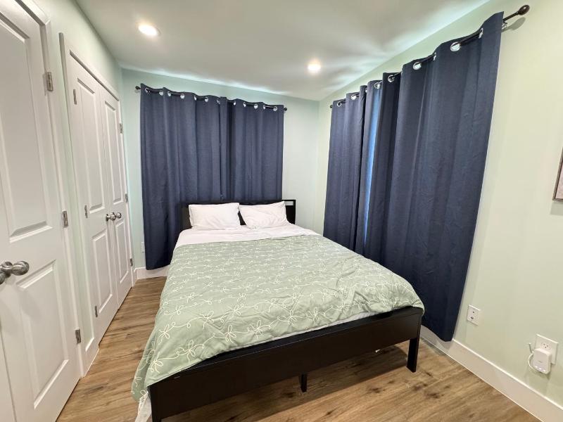 NEW House Cozy 2BR with Parking - image 5