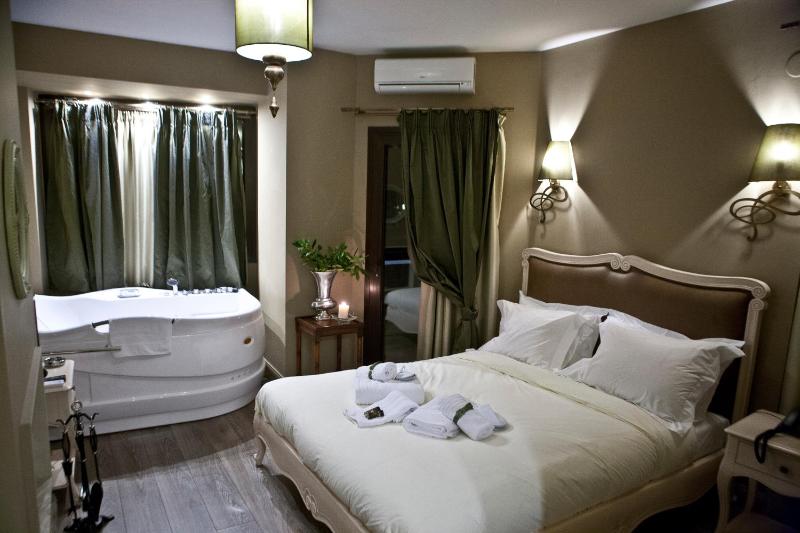Superior Double Room image 3