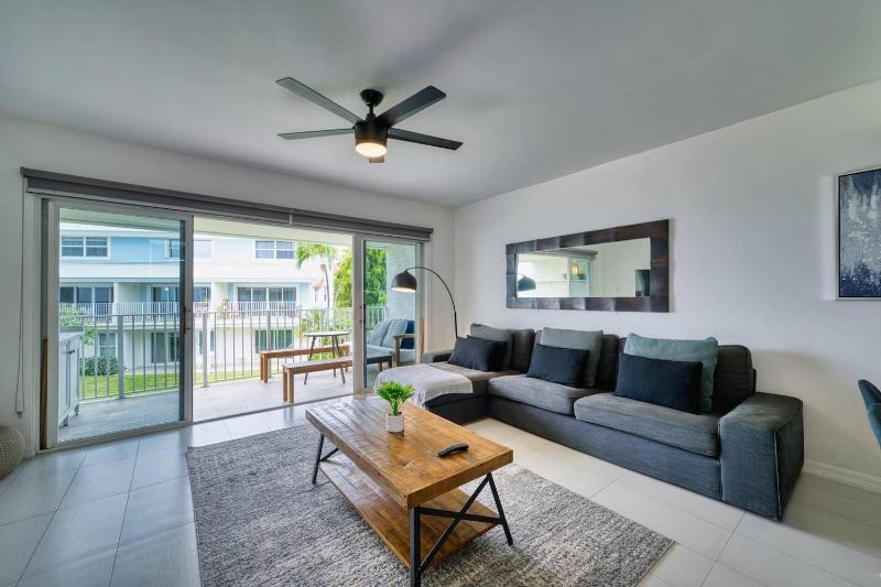 7mile Beachfront! 3 bedroom family beach condo - image 9