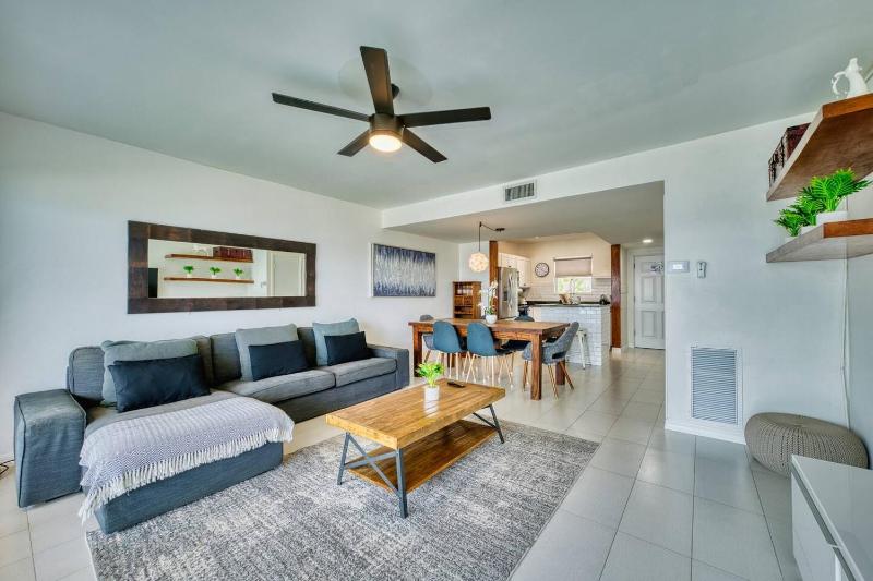 7mile Beachfront! 3 bedroom family beach condo - image 14