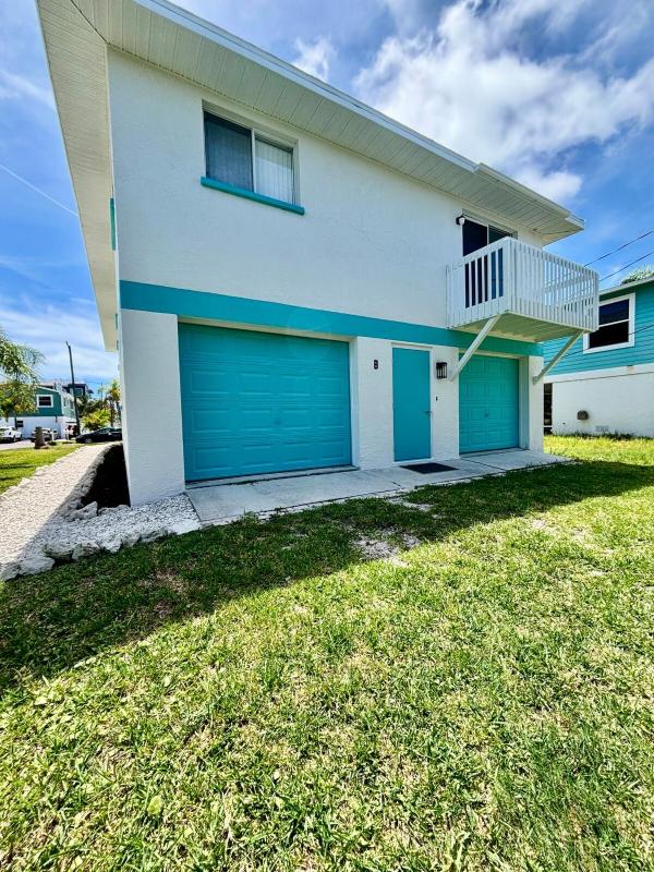Large Group Getaway | Entire Duplex Walk to Beach - image 4