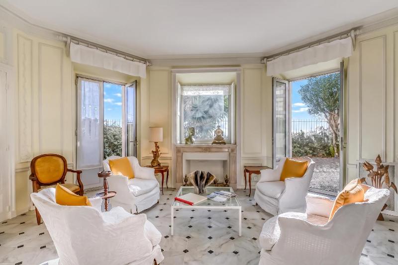 Les Rives d'Or with Sea View Terrace - Happy Rentals - image 1