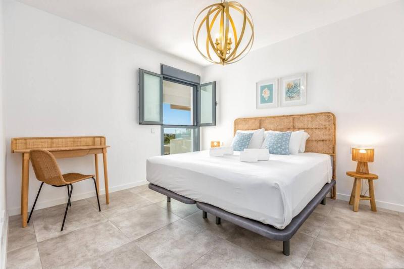 Sb311G - Modern & Well Connected 2 Bed Apartment - image 32