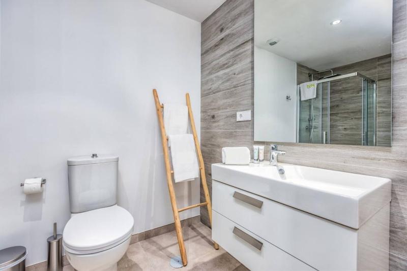Sb311G - Modern & Well Connected 2 Bed Apartment - image 18