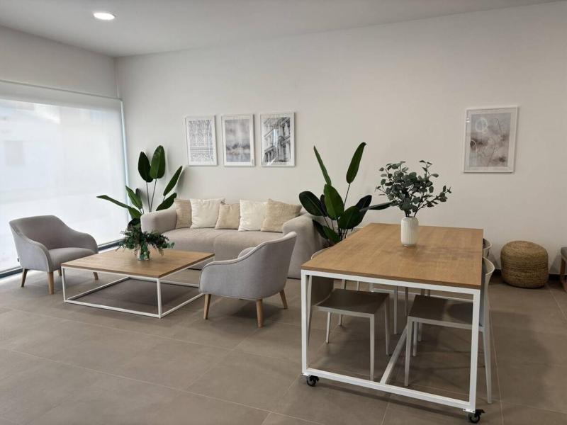 Sb311G - Modern & Well Connected 2 Bed Apartment - image 14