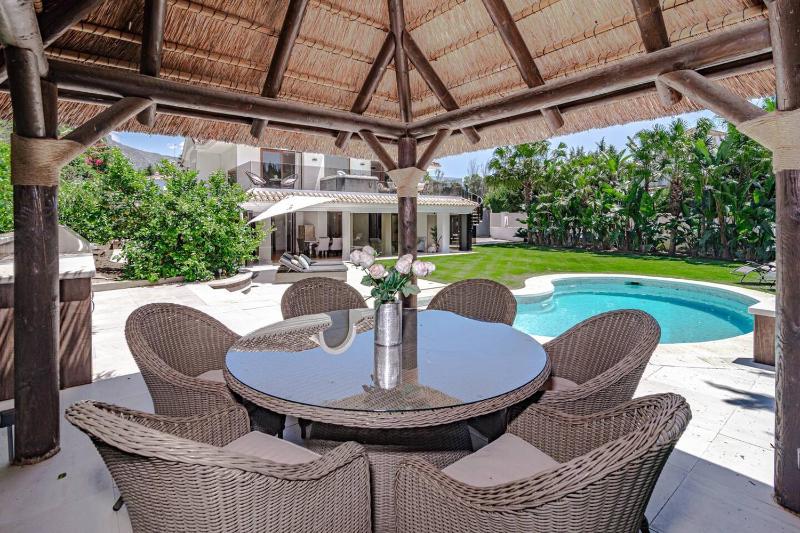Villa Nottingham Stunning Private Villa - image 6