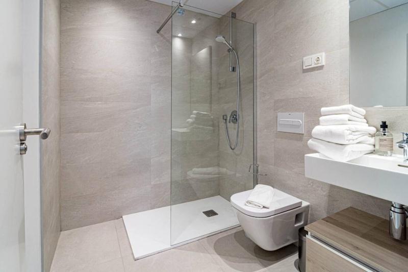 Lme144A Spacious & Luxury Family Home - image 12