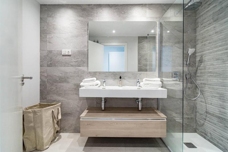 Lme144A Spacious & Luxury Family Home - image 32